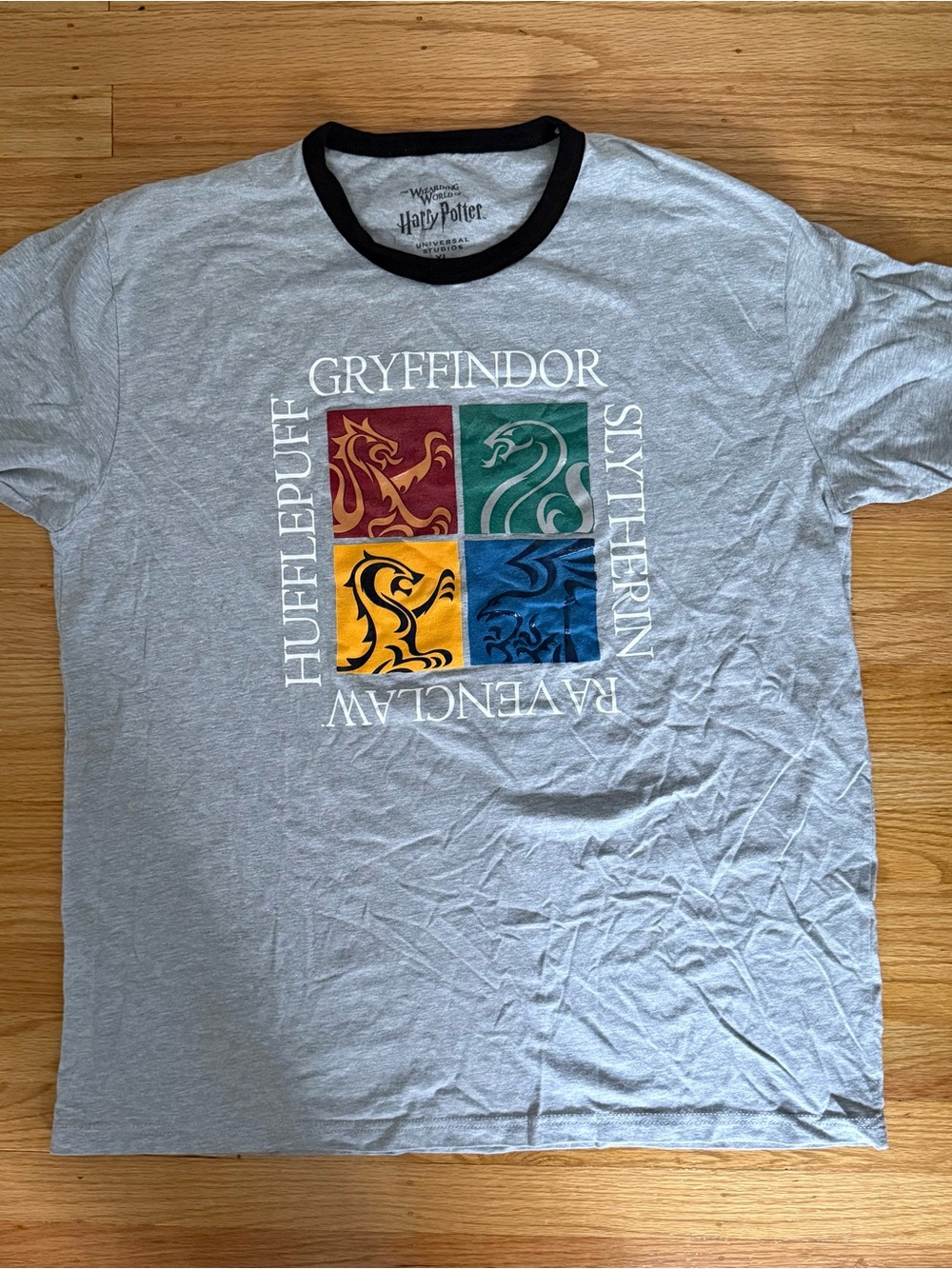 Universal Studios Harry Potter Hogwarts Houses shirt - XL